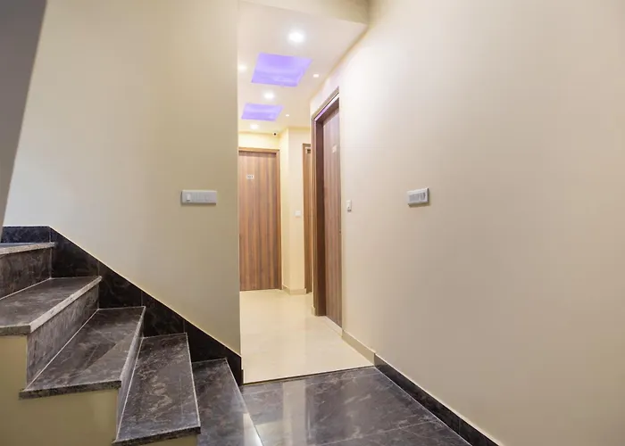 Hotel O Red Stone New Delhi